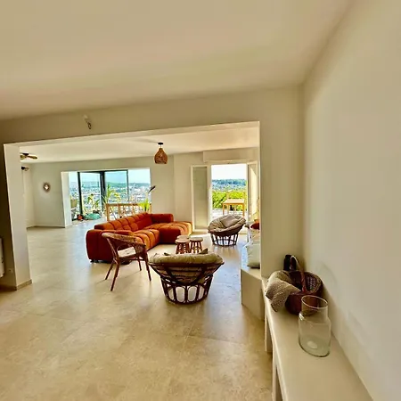Villa With Panoramic Sea View *